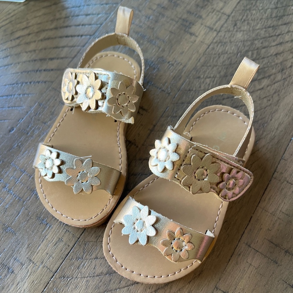 Carter’s Metallic Gold Baby/Toddler Sandals Size 5